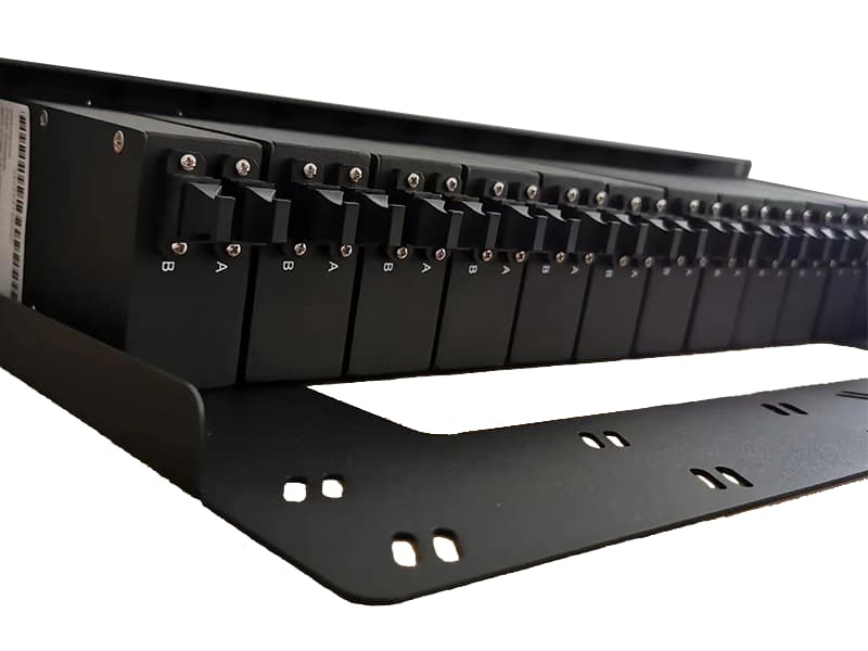 Tool-free installation MTP to LC fiber distribution frame