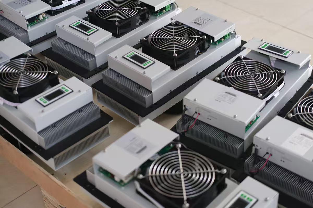 Thermoelectric air cooler